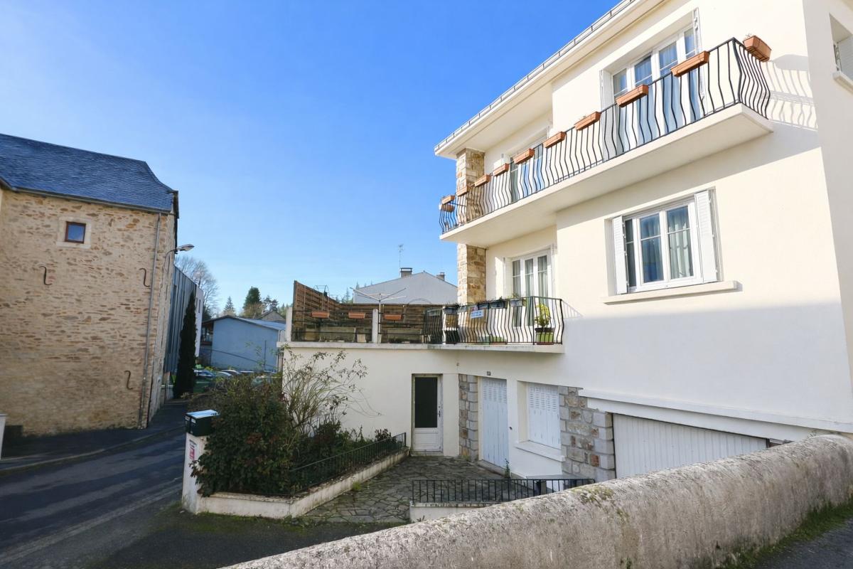 Villa / Maison  T9 à vendre Cassagnes-Bégonhès 12120