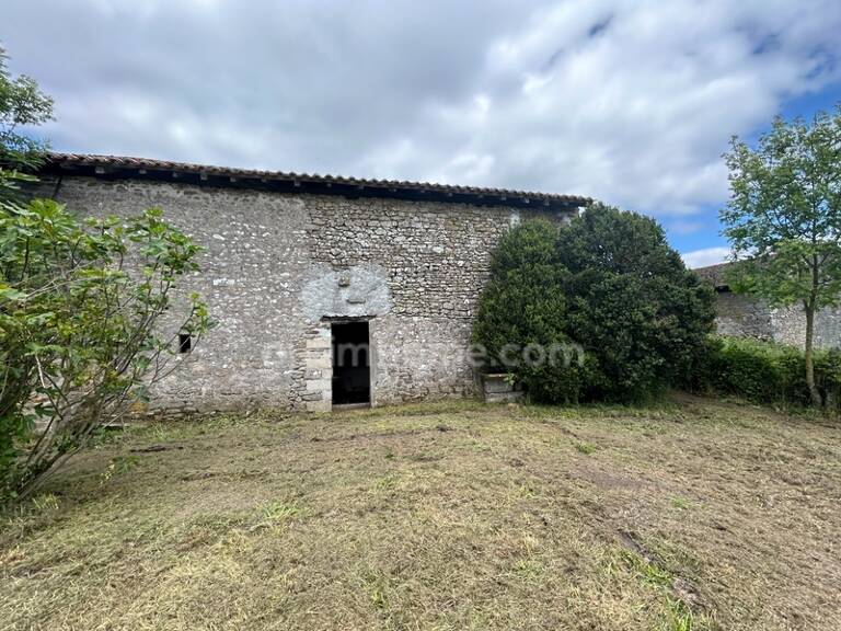Grange de 170m2 avec dépendance de 20m2 sur une parcelle de terrain d’une surface de 653m2 — photo 1