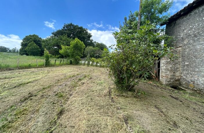 Grange de 170m2 avec dépendance de 20m2 sur une parcelle de terrain d’une surface de 653m2 — photo 3