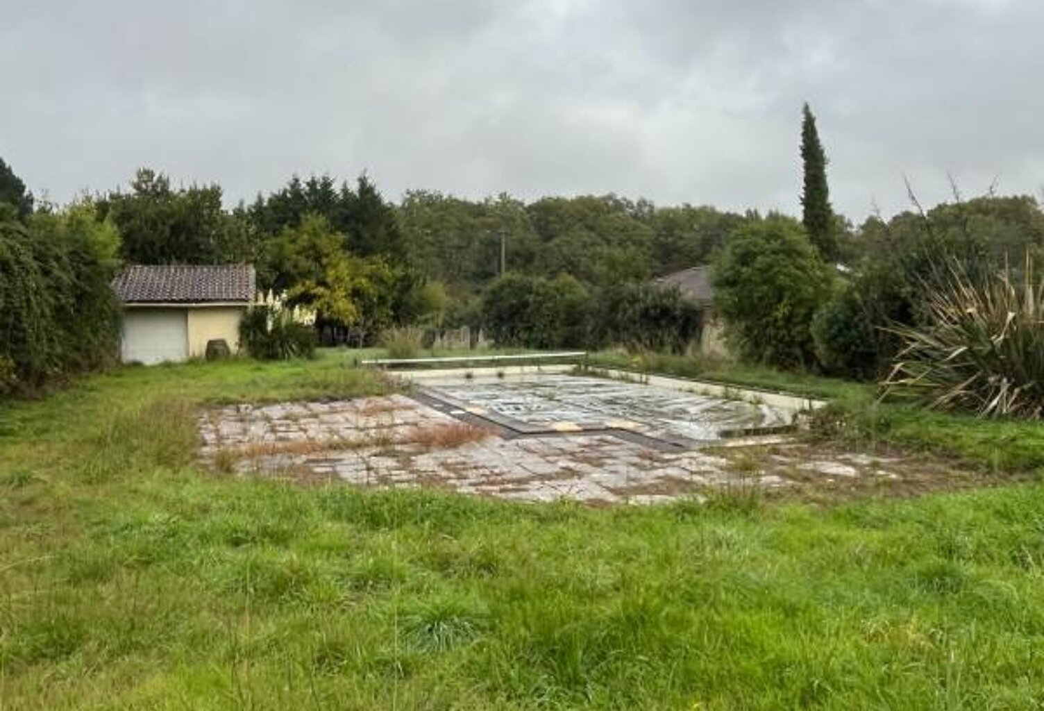 Terrain à vendre de 1 547,00 m² avec piscine 12*6 à BEYCHAC ET CAILLAU (33) - Golf de Teynac — photo 1