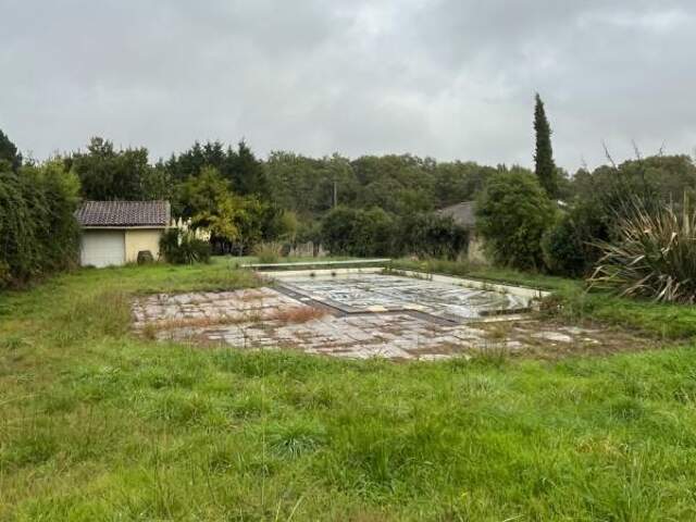 Terrain à vendre de 1 547,00 m² avec piscine 12*6 à BEYCHAC ET CAILLAU (33) - Golf de Teynac — photo du bien