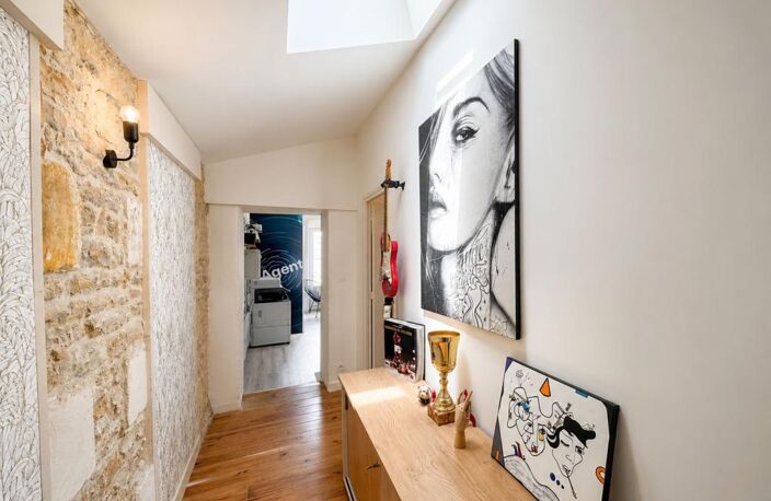 LAGORD – AUX PORTES DE LA ROCHELLE | MAISON DE CHARME AVEC PATIO – IDÉALE RÉSIDENCE PRINCIPALE OU ACTIVITÉ LIBÉRALE — photo 3