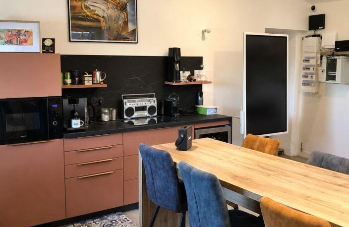 LAGORD – AUX PORTES DE LA ROCHELLE | MAISON DE CHARME AVEC PATIO – IDÉALE RÉSIDENCE PRINCIPALE OU ACTIVITÉ LIBÉRALE — photo 4