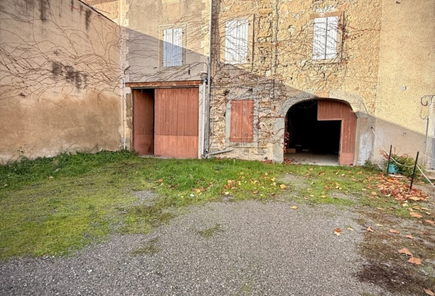 Immeuble à renover à vendre MONTLAUR (11) 282m2 environ avec terrain — photo 1