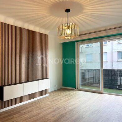 Appartement 4 pièces 880 €