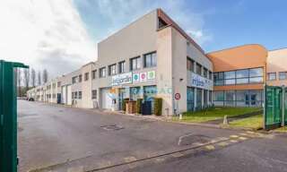 Local industriel   m² à louer à Émerainville (77184)