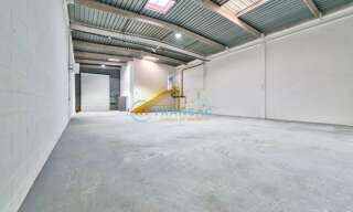 Local industriel  322 m² à louer à Torcy (77200)