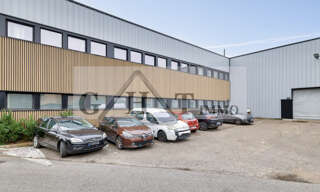 Local industriel  1834 m² à louer à Villeneuve-la-Garenne (92390)