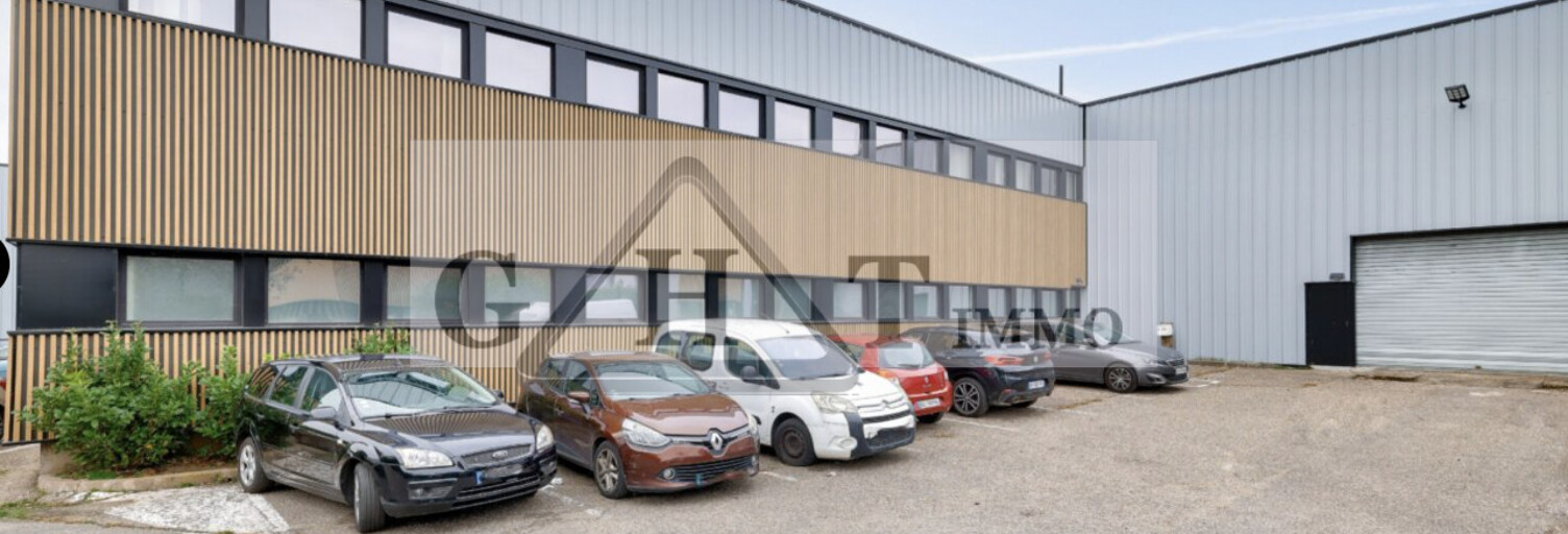 Local industriel  1834 m² à louer à Villeneuve-la-Garenne (92390)
