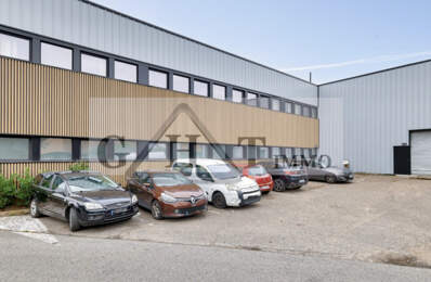 Entrepôt avec bureaux à louer — photo du bien