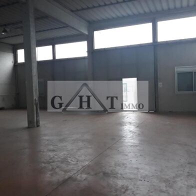 Local industriel  4827 €