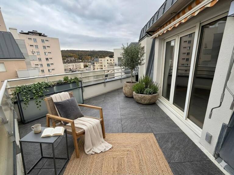 Appartement dernier étage 3 chambres, cave , deux parking,s en centre ville — photo 1