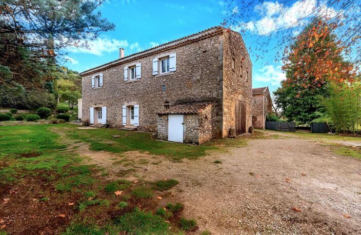 propriété avec gites de 700m² habitable sur 25 hectares de terrain — photo 5