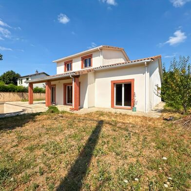 Maison 6 pièces 2300 €