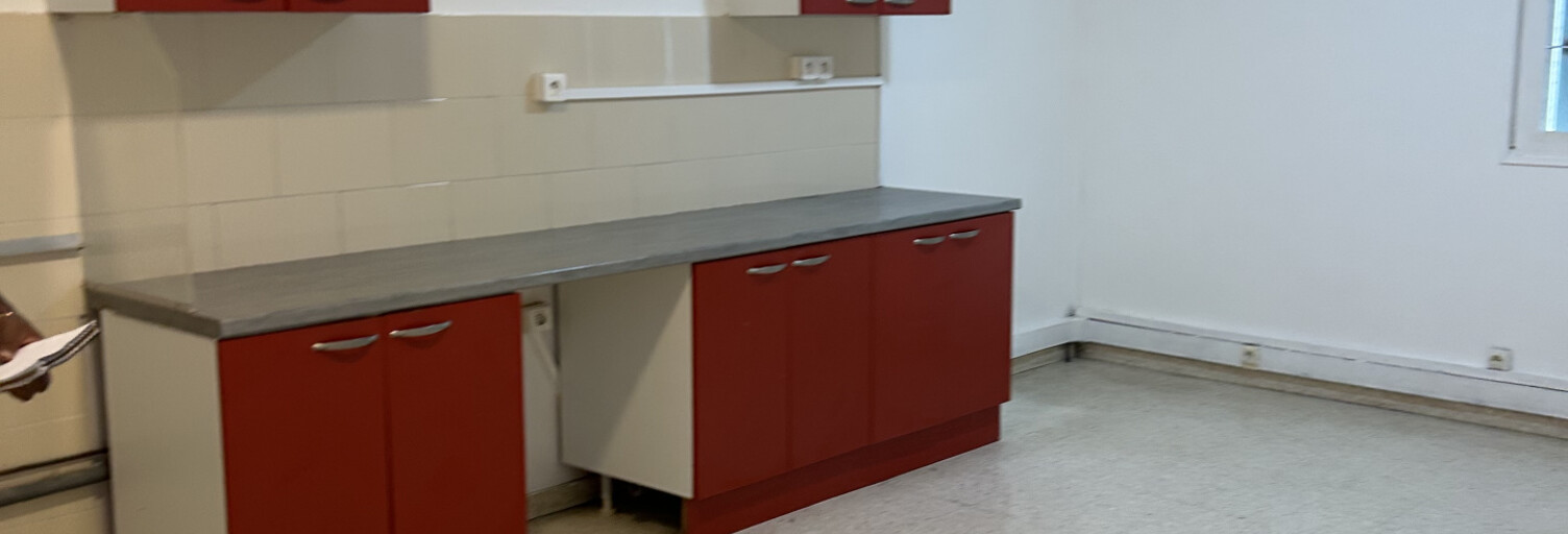 Commerce  220 m² à louer à Saint-Pierre (97410)