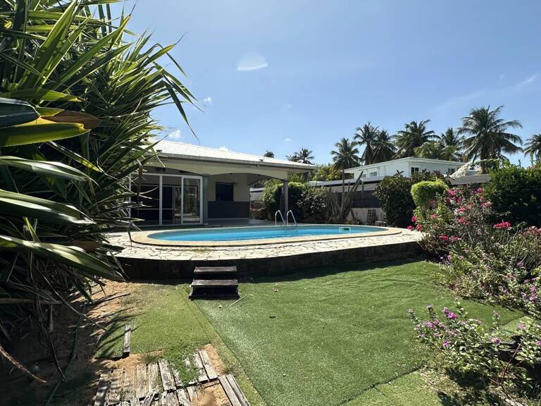 Votre villa T5 avec piscine dans un quartier calme et proche de toutes les commodités. — photo 1