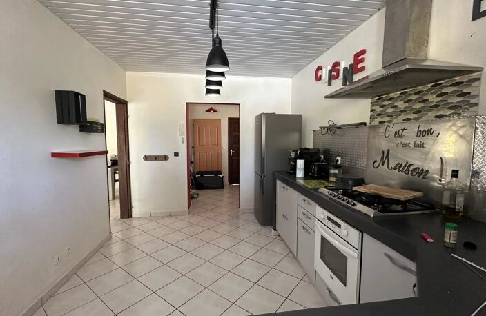 Votre villa T5 avec piscine dans un quartier calme et proche de toutes les commodités. — photo 5