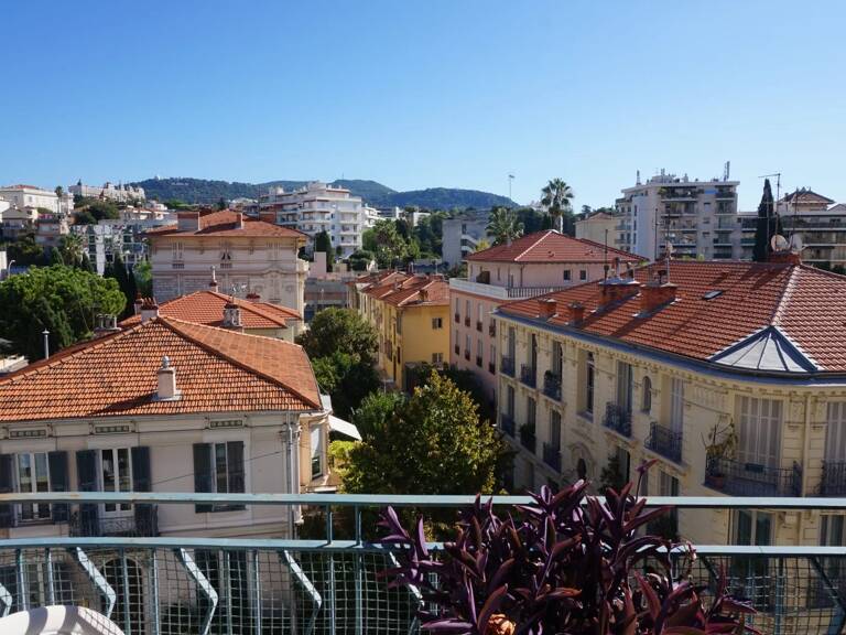 2P étage élevé balcons Libération — photo 1