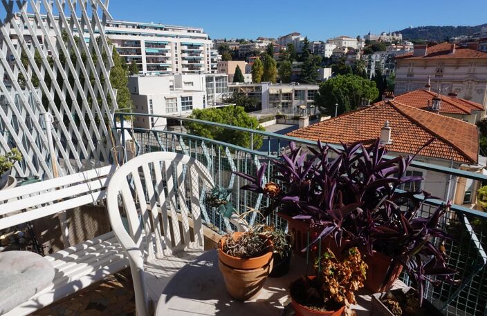2P étage élevé balcons Libération — photo 3
