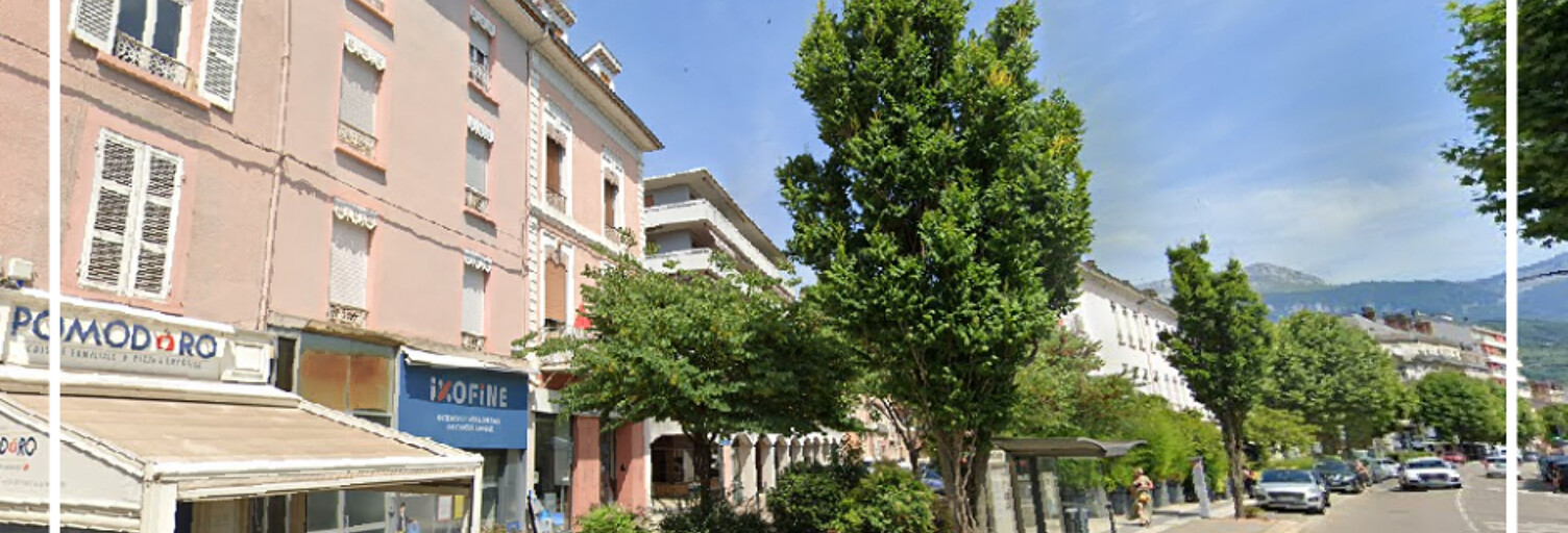 Garage   m² à louer à Voiron (38500)