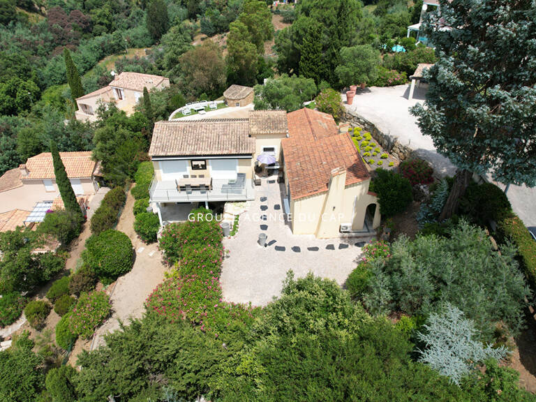 À VENDRE VILLA DE 150 M² 5 PIÈCES AVEC UNE JOLIE VUE MER SUR LE GOLFE DE SAINT-TROPEZ ET LES COLLINES, AVEC PISCINE ET PARKING, AUX ISSAMBRES — photo 1