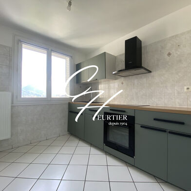 Appartement 4 pièces 841 €