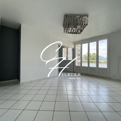 Appartement 4 pièces 841 €