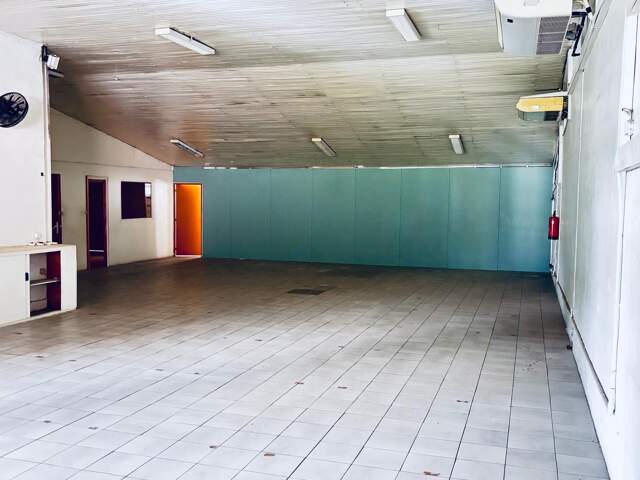 Local Commercial de 221 m² ; ZAC de Rivière Roche — photo du bien