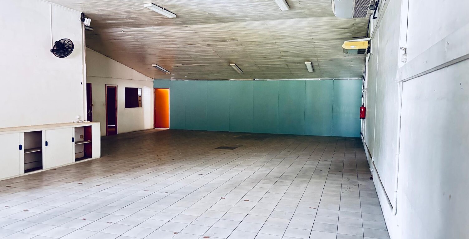 Local Commercial de 221 m² ; ZAC de Rivière Roche — photo 1