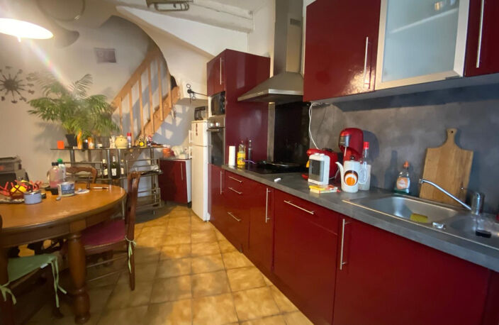 Maison de village avec garage et potentiel d'agrandissement — photo 2