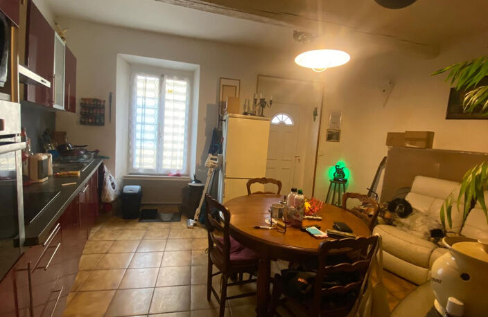 Maison de village avec garage et potentiel d'agrandissement — photo 3