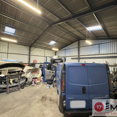 Local industriel  272100 €