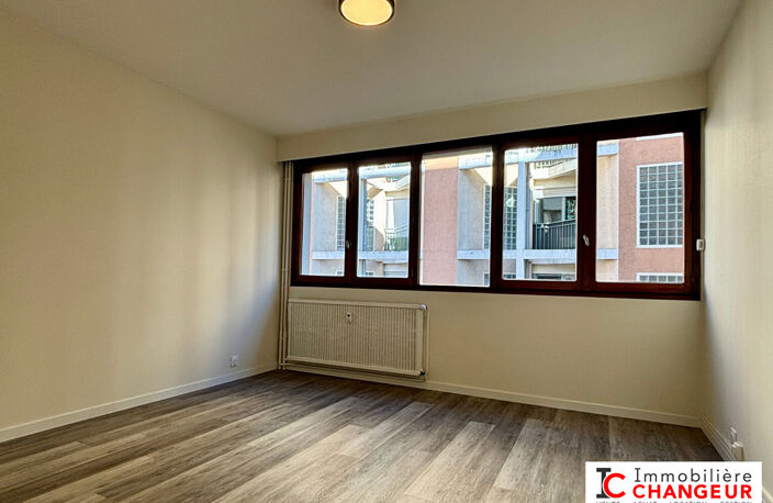 APPARTEMENT VOIRON 3 PIECES + BALCON - 81 m2 — photo 2