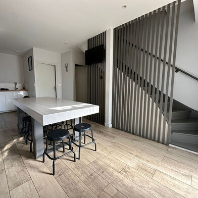 Appartement 9 pièces 550 €