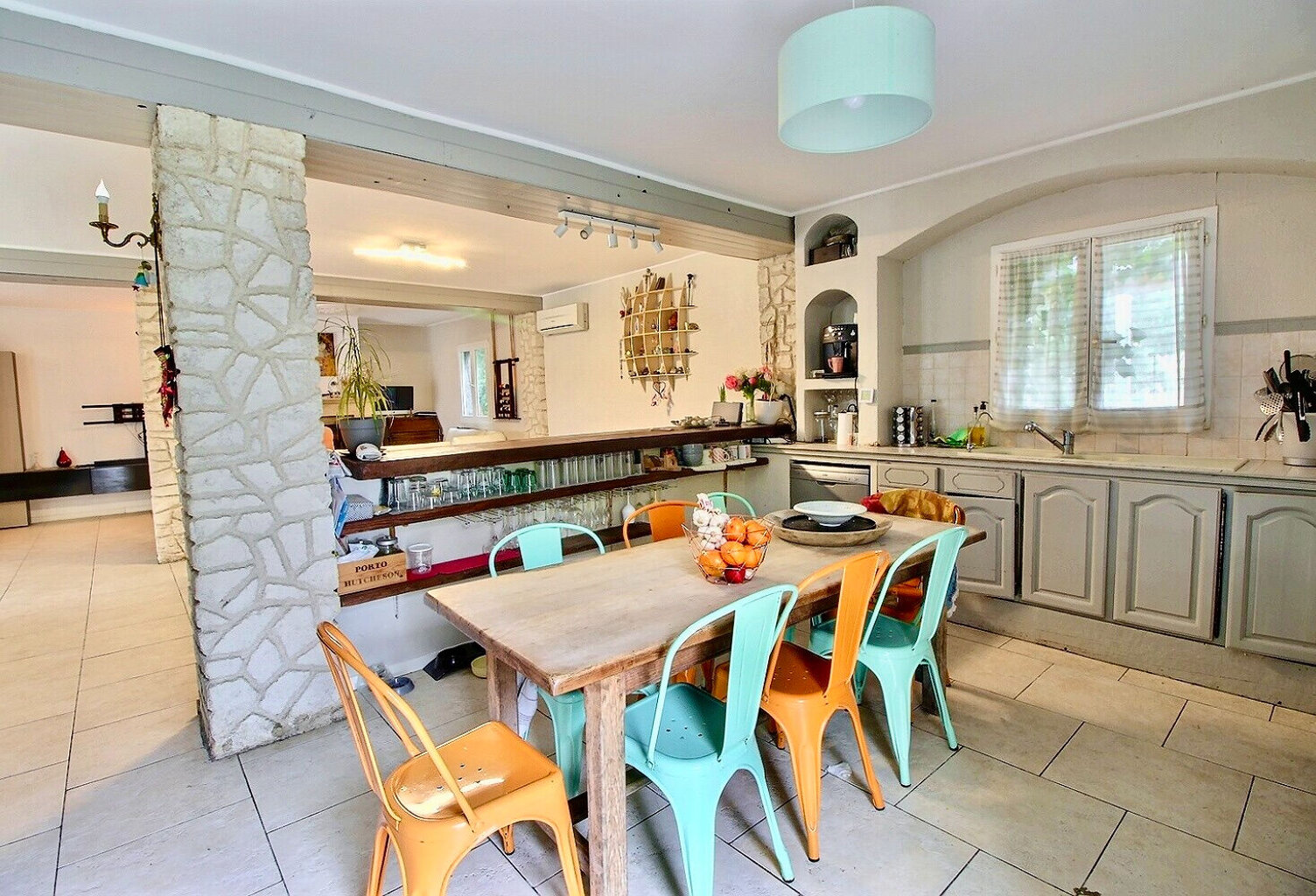 COUDOUX-Maison de type 5 d'une surface de 151.545 m2 sur 6 003 m2 avec piscine et dépendances. — photo 1