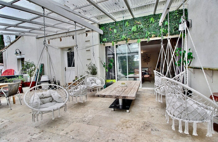COUDOUX-Maison de type 5 d'une surface de 151.545 m2 sur 6 003 m2 avec piscine et dépendances. — photo 3