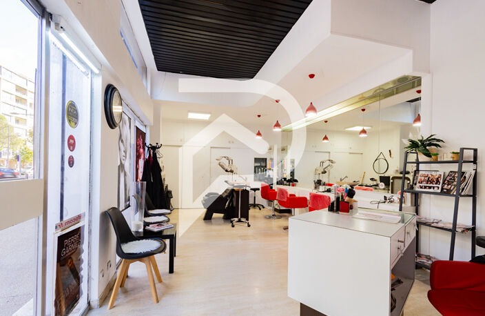 Murs 30M2 Salon de coiffure Marseille 13004 — photo 4