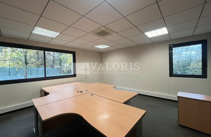 MIXTE ACTIVITES-BUREAUX à LOUER — photo 3