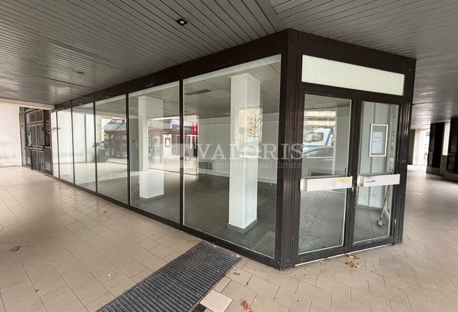 LOCAL COMMERCIAL à LOUER — photo 1