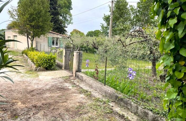 Vends terrain constructible et viabilisé de 521 m². VILLEVIEILLE. 30250 — photo 2