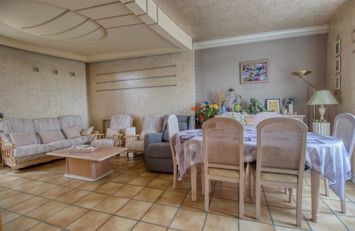 MAISON DE VILLE + 210 m² DE DÉPENDANCES  1 220 m² DE TERRAIN  SAINT-JUÉRY — photo 2