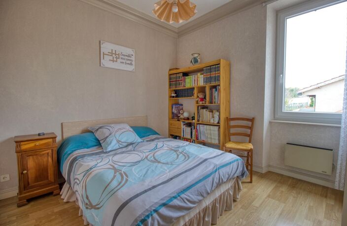MAISON DE VILLE + 210 m² DE DÉPENDANCES  1 220 m² DE TERRAIN  SAINT-JUÉRY — photo 4