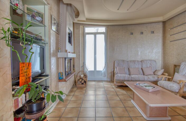 MAISON DE VILLE + 210 m² DE DÉPENDANCES  1 220 m² DE TERRAIN  SAINT-JUÉRY — photo 5