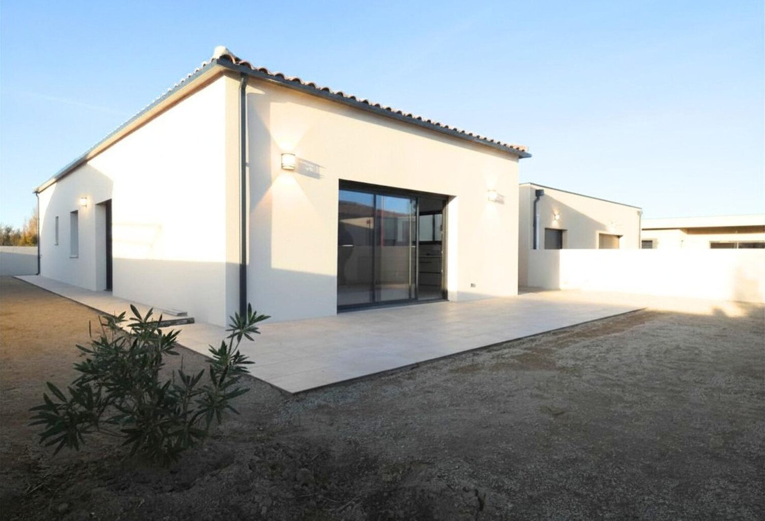 Villa plain pied 115m² sur terrain de 400m² avec grand garage — photo 1