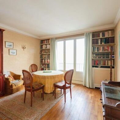 Appartement 3 pièces 329868 €