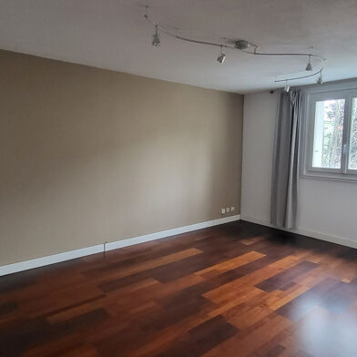 Appartement 4 pièces 942 €