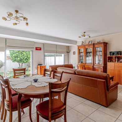 Maison 5 pièces 749000 €