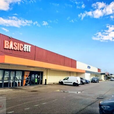 Commerce  5300000 €