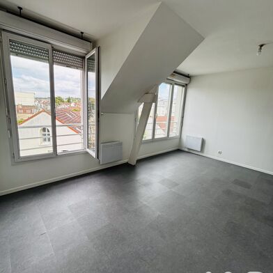 Appartement 3 pièces 923 €