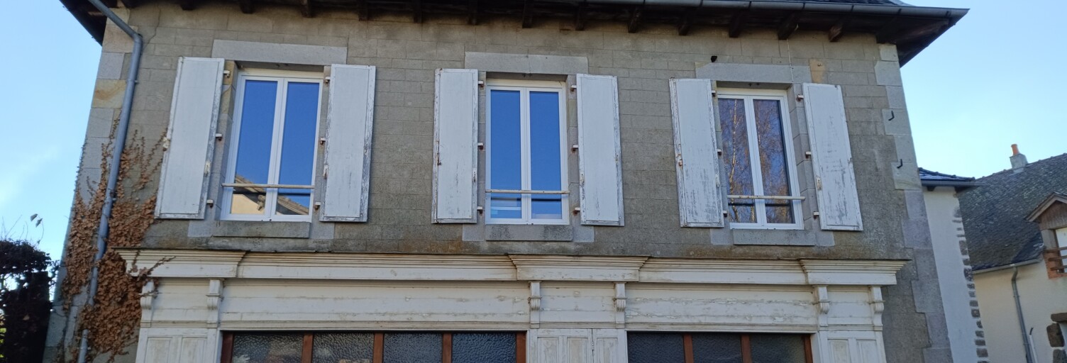 Immeuble  289 m² à vendre à Saint-Illide (15310)